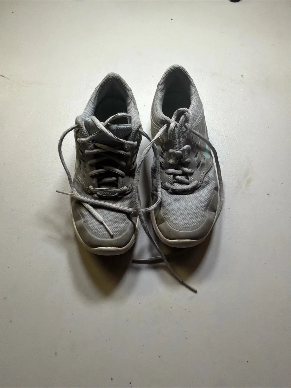 Nike Men's Light Gray Mesh Running Sneakers
